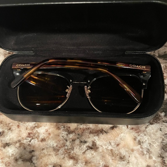 Coach sunglasses with case - Picture 3 of 5